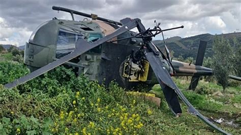 İzmirde askeri helikopter boş bir araziye zorunlu iniş yaptı 1 personel yaralandı